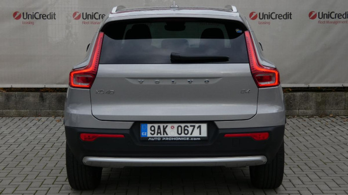 Volvo XC40 B4 FWD Core DCT na operativní leasing