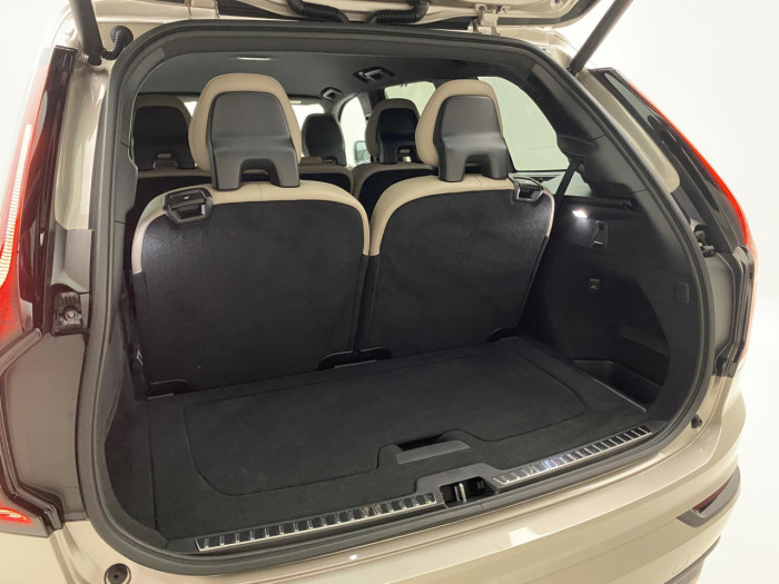 Volvo XC90 T8 AWD Plug-in DARK PLUS 7m na operativní leasing