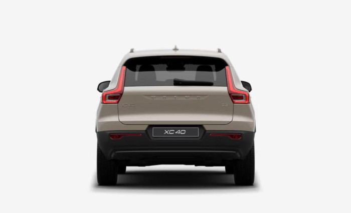 Volvo XC40 B3 AUT DARK PLUS na operativní leasing
