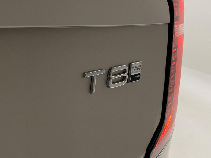 Volvo XC90 T8 AWD Plug-in DARK PLUS 7m na operativní leasing