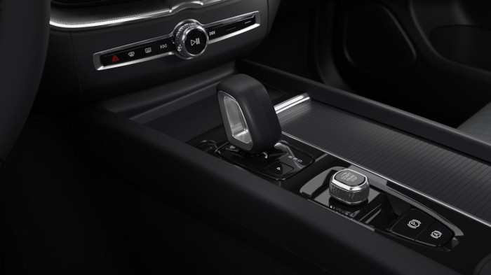 Volvo XC60 B5 AWD AUT CORE na operativní leasing