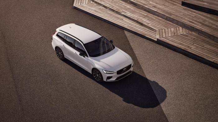 Volvo V60 T6 AWD Plug-in DARK PLUS na operativní leasing