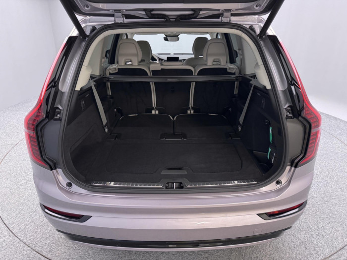 Volvo XC90 B5 AWD AUT DARK PLUS 7-míst na operativní leasing