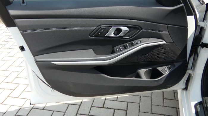 BMW Řada 3 318i Advantage Touring na operativní leasing