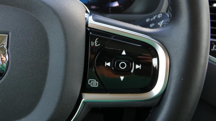 Volvo XC90 B5 AWD Ultimate Bright 7 míst na operativní leasing