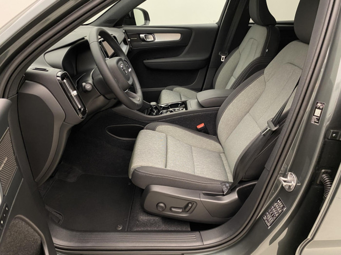 Volvo XC40 B3 AUT DARK PLUS na operativní leasing
