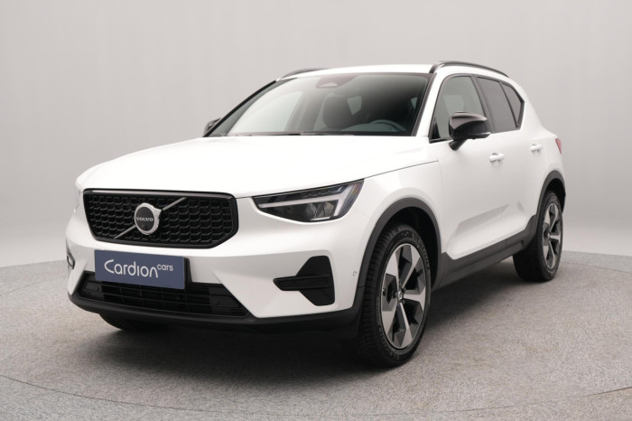 Volvo XC40 B3 AUT DARK PLUS na operativní leasing