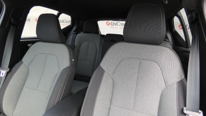 Volvo XC40 B4 AWD mHEV Plus Dark aut. na operativní leasing