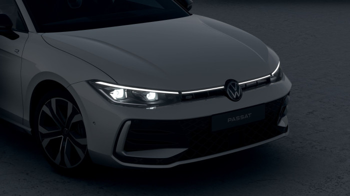 Volkswagen Passat R-Line People 2,0 TDI 110 kW na operativní leasing
