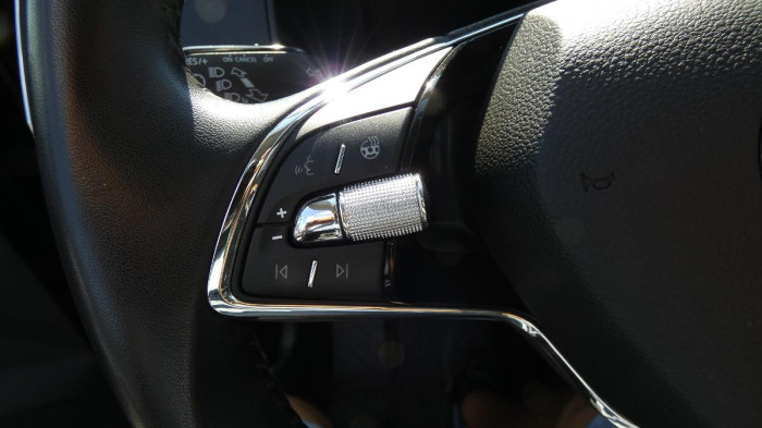 Škoda Karoq 2.0 TDI Style na operativní leasing