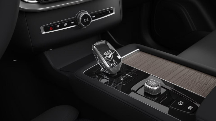 Volvo XC90 T8 AWD Plug-in BRIGHT PLUS 7m na operativní leasing