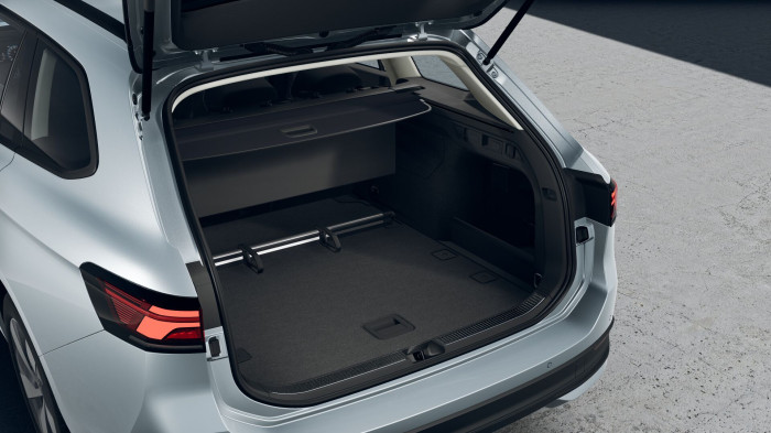 Volkswagen Passat 1,5 eTSI 110 kW mHEV na operativní leasing