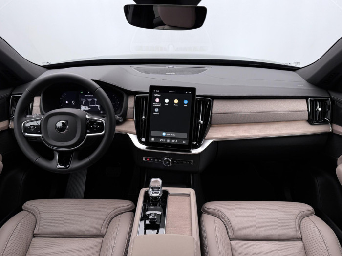 Volvo XC90 T8 AWD Plug-in DARK PLUS 7m na operativní leasing