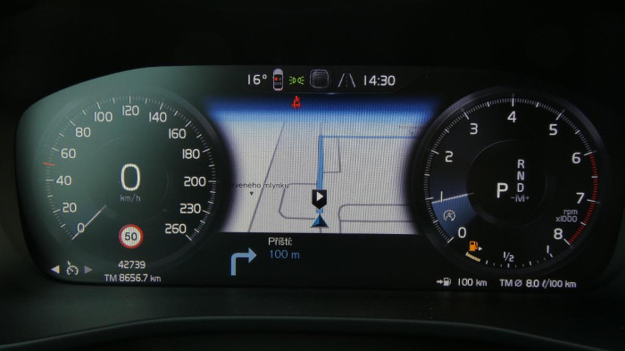 Volvo XC40 T2 FWD Momentum Core na operativní leasing