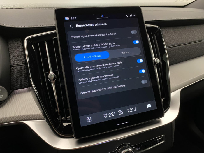 Volvo XC90 B5 AWD BLACK EDITION PLUS 7 na operativní leasing