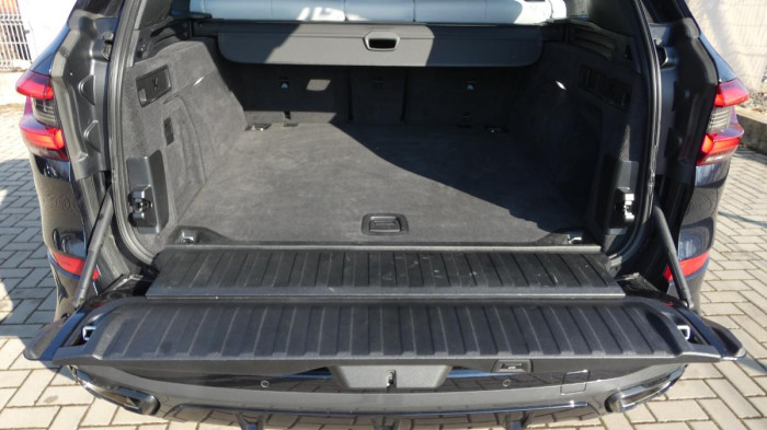 BMW X5 xDrive 40i M Sport na operativní leasing