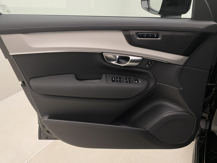 Volvo XC90 B5 AWD AUT BLACK EDITION PLUS na operativní leasing