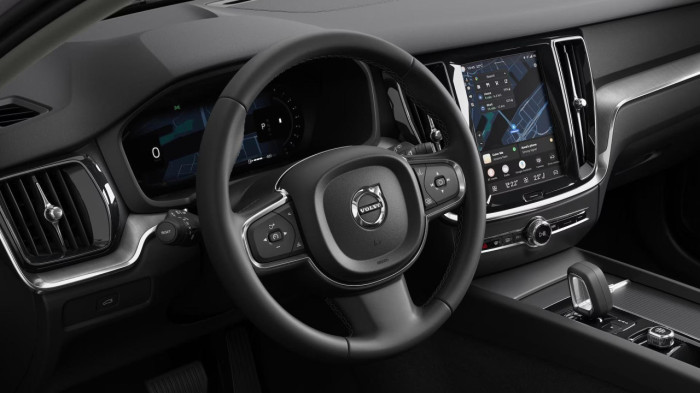Volvo V60 B4 AUT CORE na operativní leasing