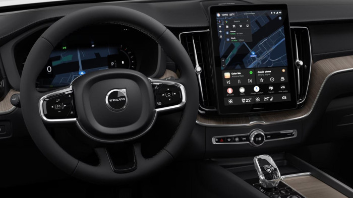 Volvo XC60 B5 AWD AUT DARK ULTRA na operativní leasing