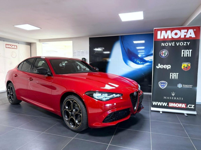Alfa Romeo Giulia 2.0T 280k AT8 ZF Q4 4x4 Intensa *891* na operativní leasing