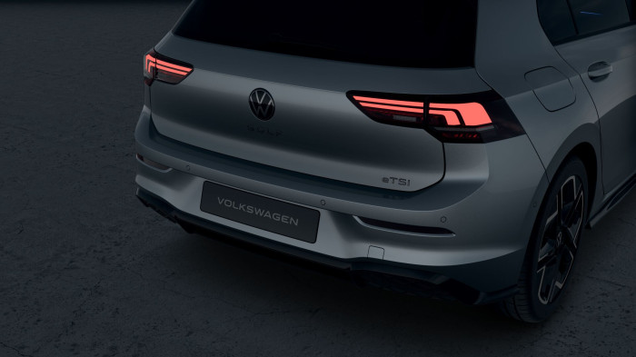 Volkswagen Golf R-Line People 1,5 eTSI 7DSG mHEV na operativní leasing