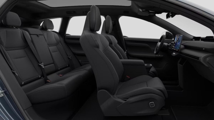 Volvo EX60 PURE ELECTRIC PLUS na operativní leasing