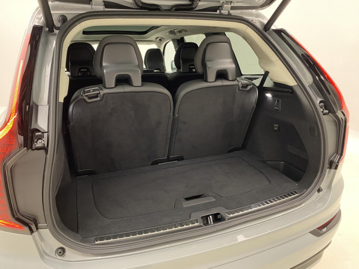 Volvo XC90 T8 AWD Plug-in DARK PLUS 7m na operativní leasing