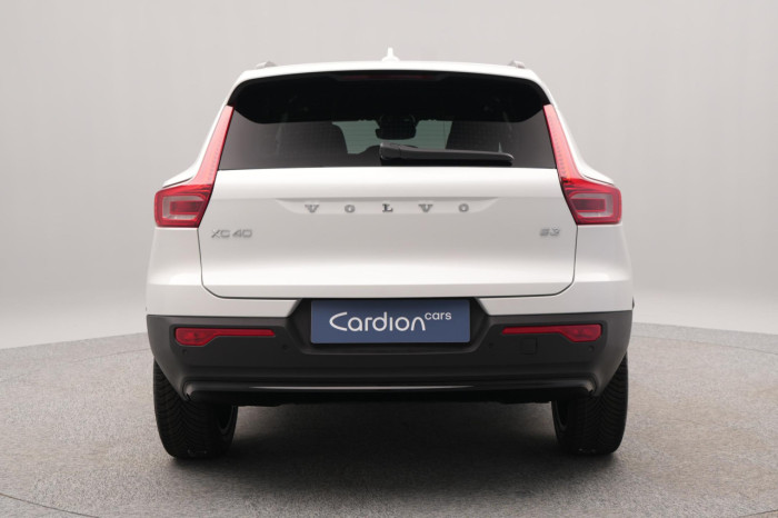 Volvo XC40 B3 AUT DARK PLUS na operativní leasing