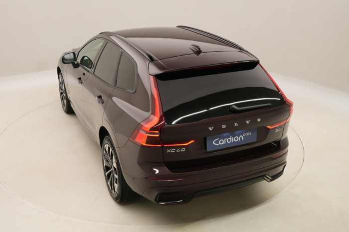 Volvo XC60 B5 AWD AUT DARK PLUS na operativní leasing