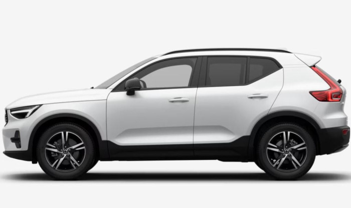Volvo XC40 B3 AUT DARK PLUS na operativní leasing