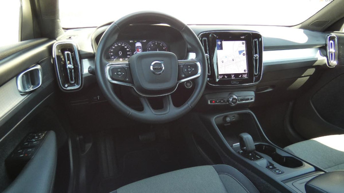 Volvo XC40 T3 FWD Momentum na operativní leasing