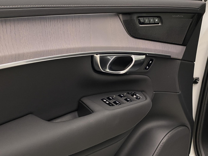 Volvo XC90 B5 AWD AUT DARK PLUS 7míst na operativní leasing