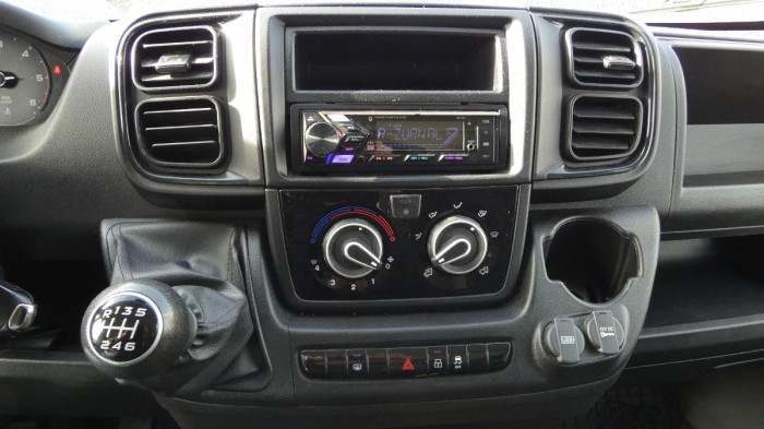 Volvo XC40 B3 PLUS DARK DCT na operativní leasing