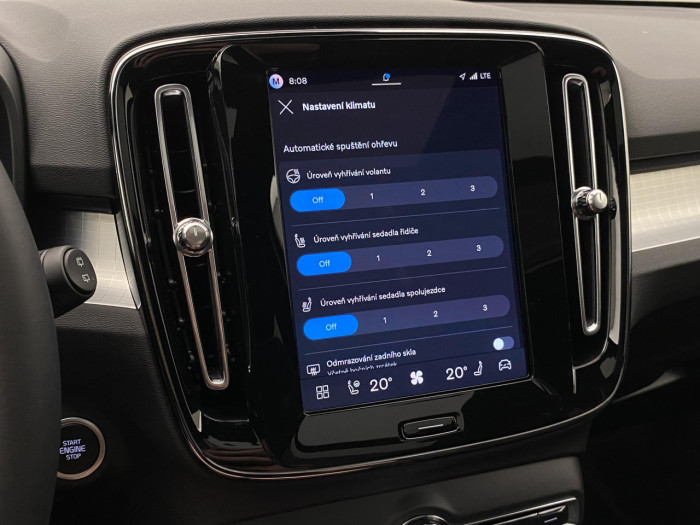 Volvo XC40 B3 AUT DARK PLUS na operativní leasing