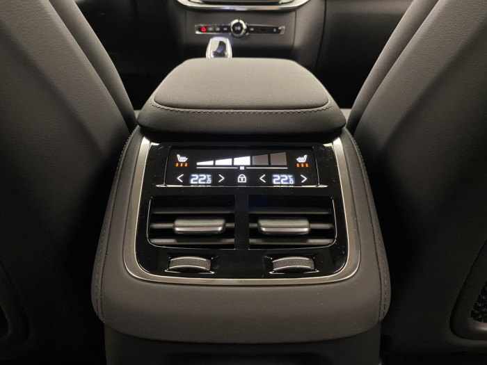 Volvo XC90 T8 AWD RECHARGE BRIGHT PLUS 7m na operativní leasing