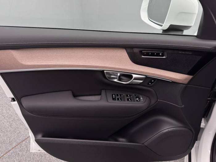 Volvo XC90 T8 AWD Plug-in BRIGHT PLUS 7m na operativní leasing