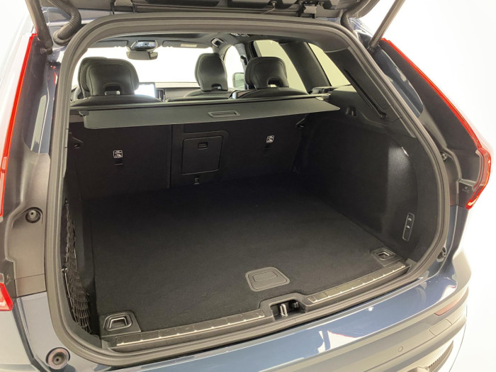 Volvo XC60 B5 AWD AUT ULTRA BLACK EDITION 2.0 Edition na operativní leasing