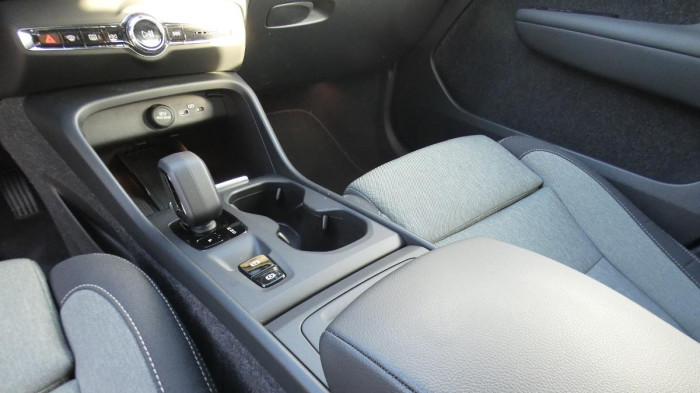 Volvo XC40 B3 mHEV Core aut. na operativní leasing