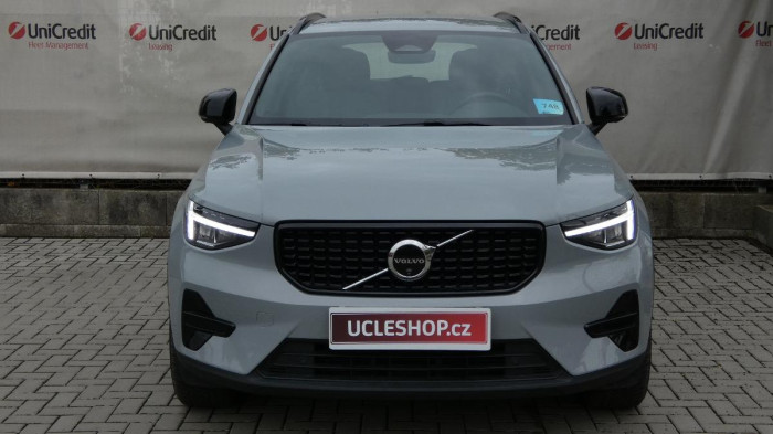 Volvo XC40 B3 PLUS DARK na operativní leasing