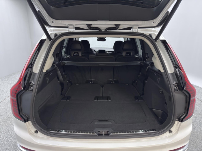 Volvo XC90 T8 AWD Plug-in BRIGHT PLUS 7m na operativní leasing