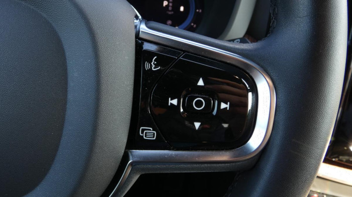 Volvo XC60 B5 AWD Plus Bright Auto na operativní leasing