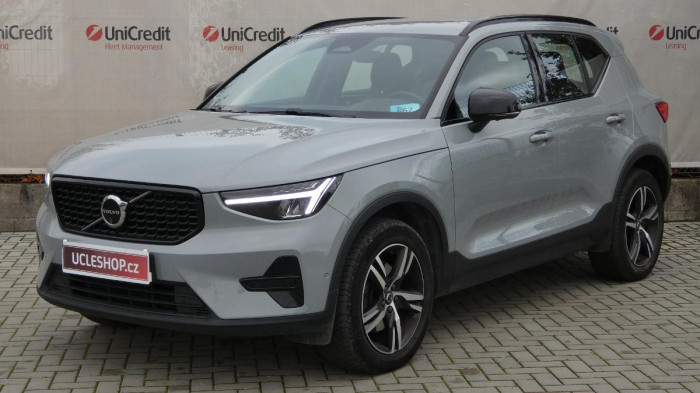 Volvo XC40 B3 PLUS DARK DCT na operativní leasing