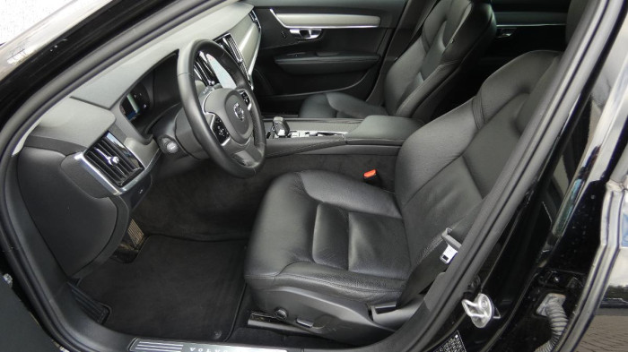 Volvo V90 B4 AWD Diesel Momentum na operativní leasing