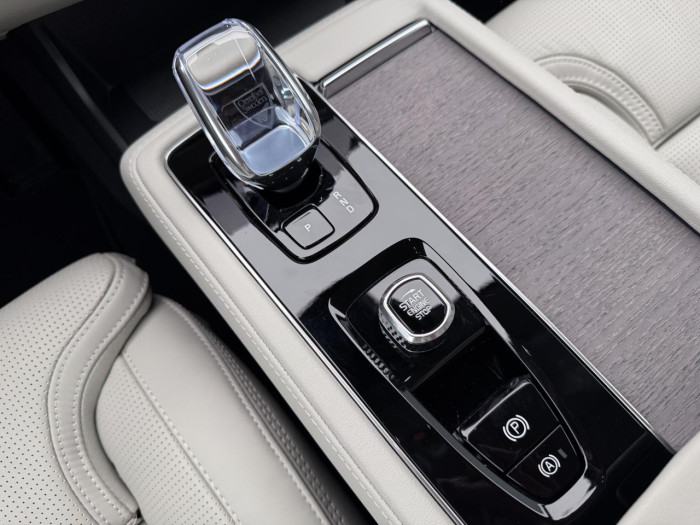 Volvo XC90 B5 AWD AUT DARK PLUS 7míst na operativní leasing