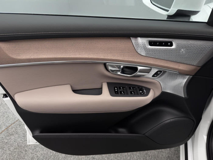 Volvo XC90 B5 AWD AUT BRIGHT PLUS 7míst na operativní leasing