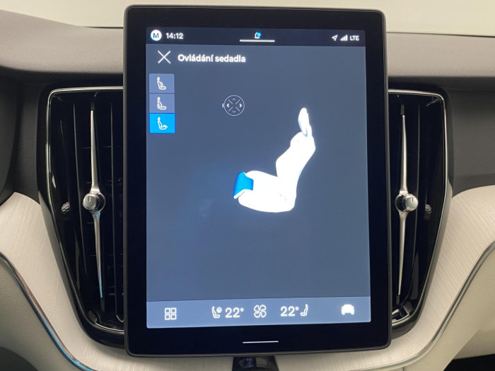 Volvo XC60 B5 AWD AUT DARK PLUS na operativní leasing