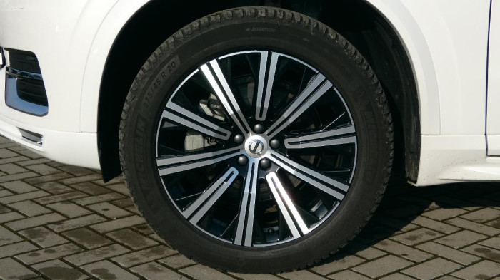 Volvo XC90 B5 AWD Plus Bright 7 míst na operativní leasing