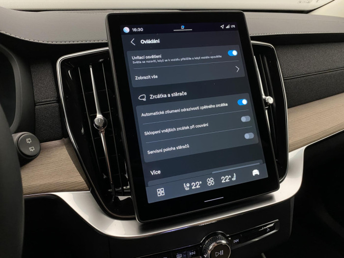 Volvo XC90 T8 AWD RECHARGE BRIGHT PLUS 7m na operativní leasing