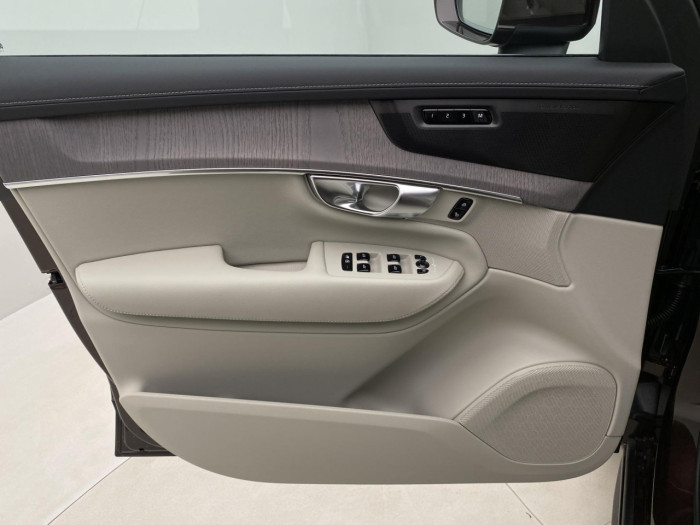Volvo XC90 T8 AWD Plug-in BRIGHT PLUS 7m na operativní leasing
