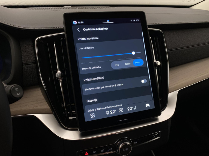 Volvo XC90 T8 AWD Plug-in BRIGHT PLUS 7m na operativní leasing